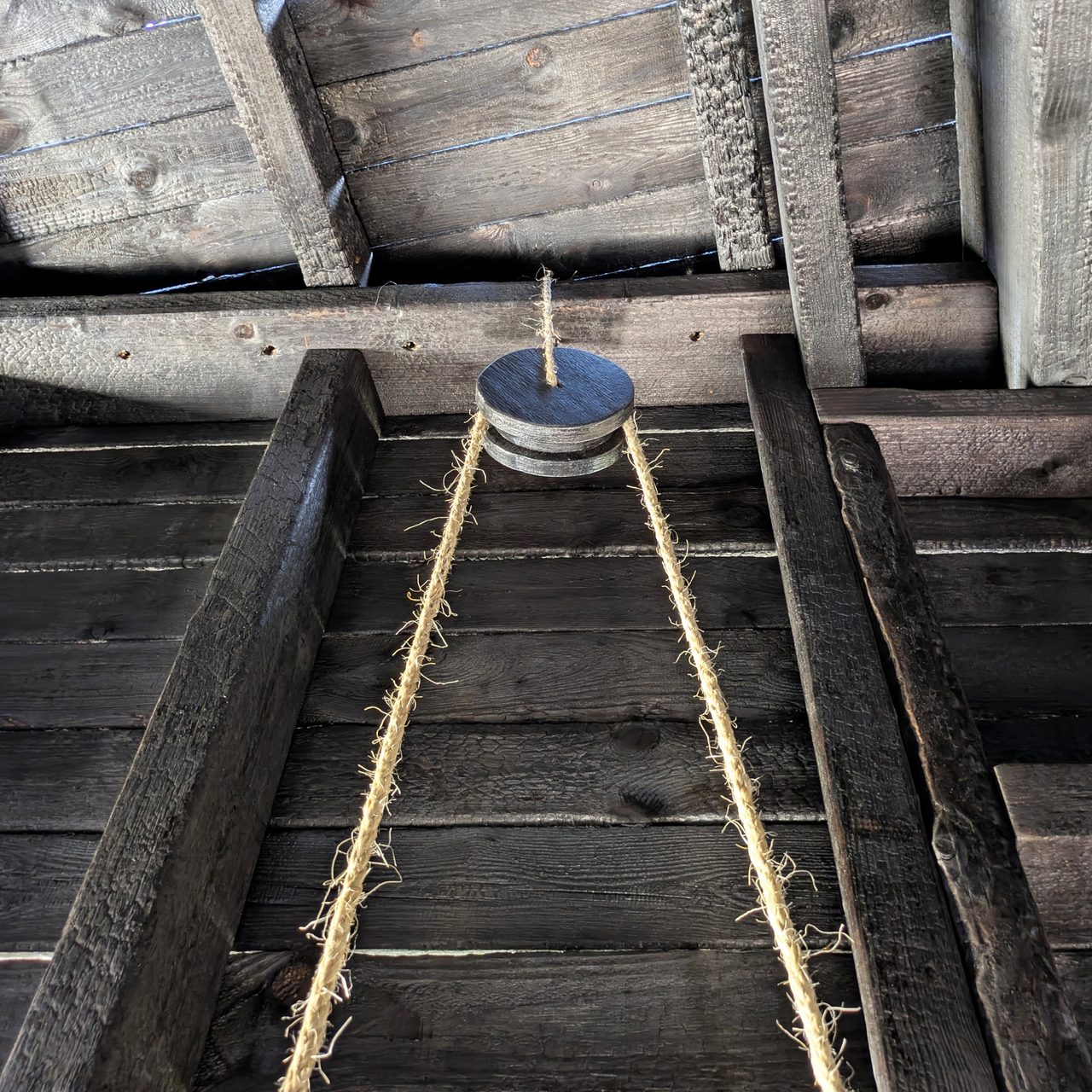 Wooden pulley wheel for the gong ropes