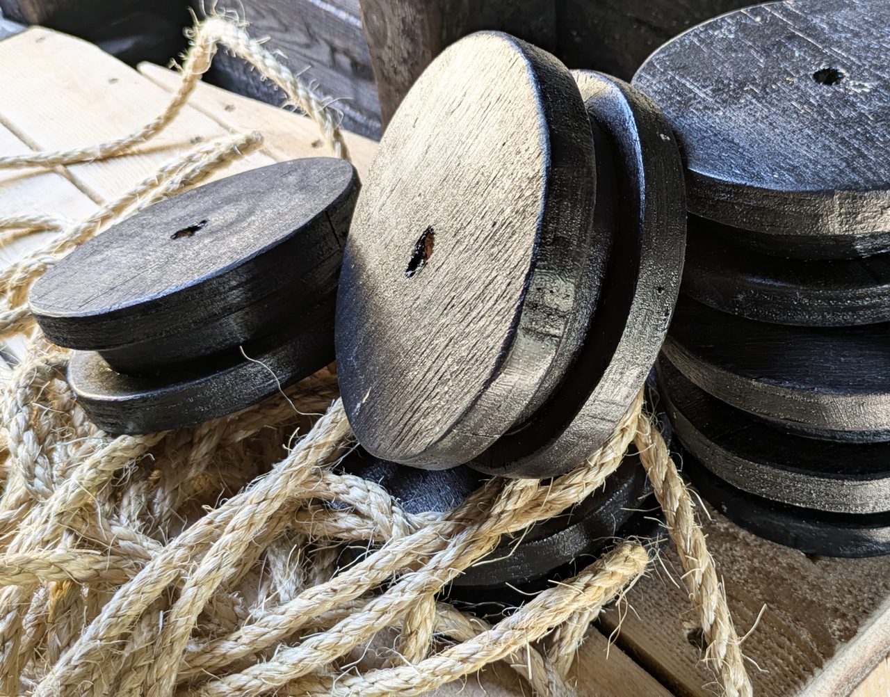 Sisal rope rigging for the meditative gongs